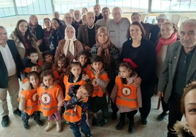 Minik Öğrencilerden Büyüklerine Bayram Öncesi Vefa