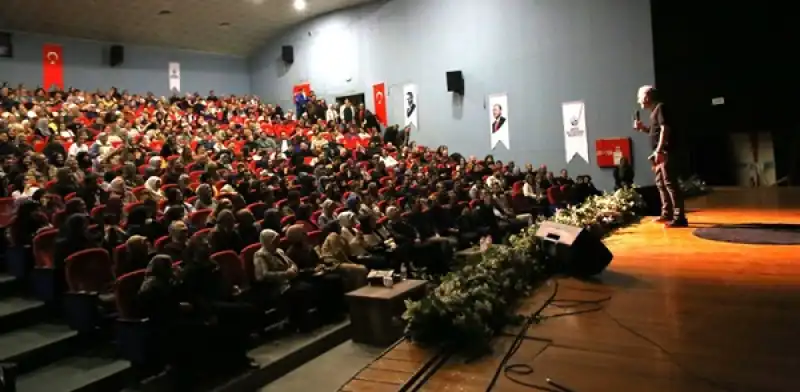 Bekir Develi İskenderun’da Sahne Aldı