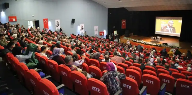 Bekir Develi İskenderun’da Sahne Aldı