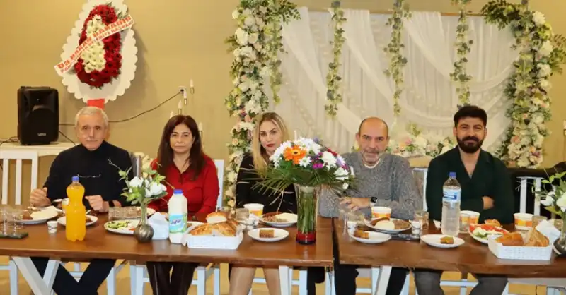 Kadir Gecesi’nde Medeniyetler Korosu’ndan Kardeşlik Sofrası