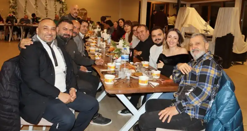 Kadir Gecesi’nde Medeniyetler Korosu’ndan Kardeşlik Sofrası