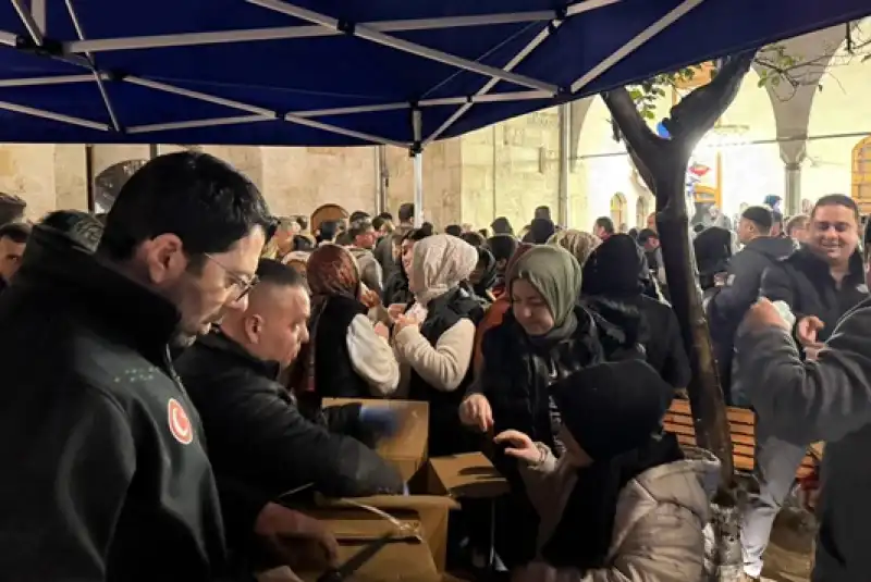 Başkan Yapar, Kadir Gecesi Münasebetiyle Düzenlenen Programda Vatandaşlarla Bir Araya Geldi 