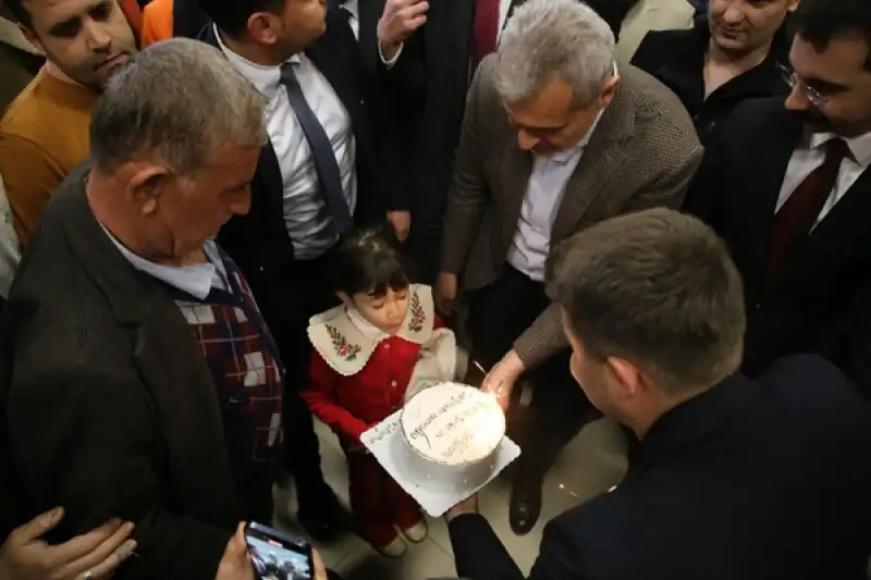 Vatandaşlardan Başkan Öntürk’e Iftar Sonrası Doğum Günü Sürprizi