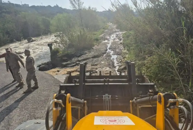 Karaçay Barajı Kapağı Açıldı Yol-köprü çöktü!..
