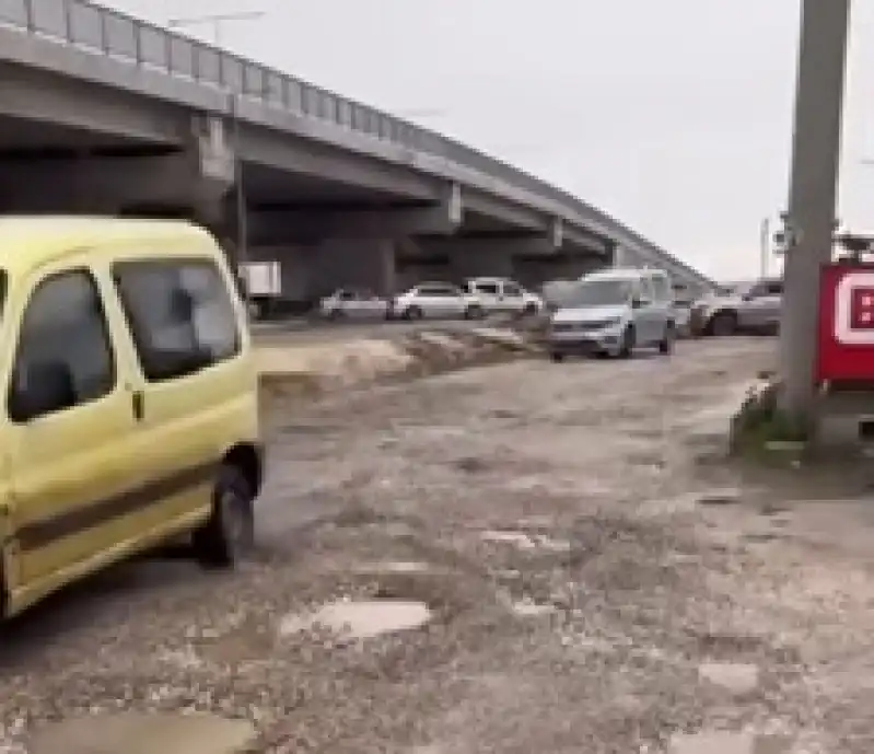 Antakya’da Alternatif Yol Çilesi: Dikmece Güzergâhı Yağmurla Birlikte Çöktü