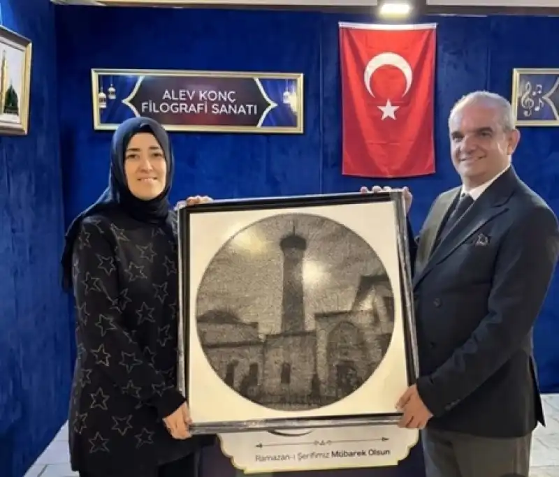 Habibi Neccar Camii Tablosu Müdür Şenkule’ye Takdim Edildi