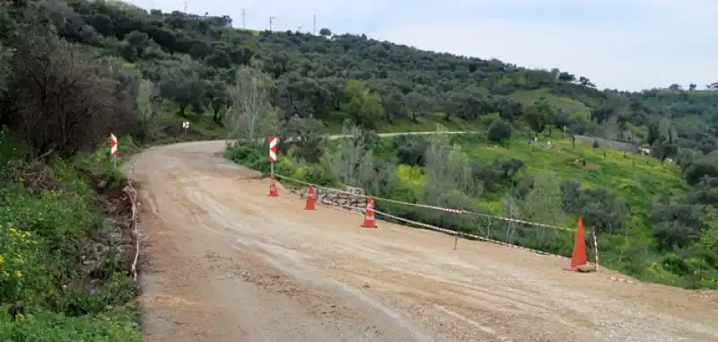 Altınkaya’da Yağış Sonrası Çöken Yol Kısa Sürede Ulaşıma Açıldı