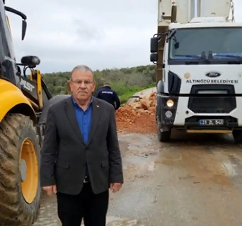 Altınkaya’da Yağış Sonrası Çöken Yol Kısa Sürede Ulaşıma Açıldı