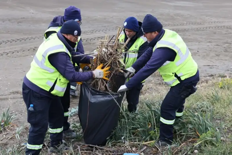 HBB’den Yoğun Yağış Sonrası Sahil Temizliği