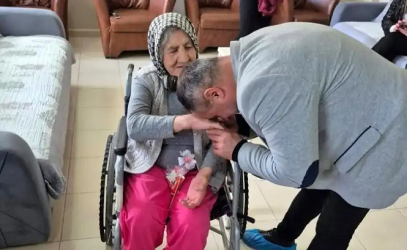 Hatay Huzurevi’nde Anlamlı Dokunuş: Yaşlılara Gönüllü Bakım Hizmeti
