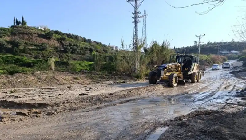 Defne’de Sağanak Yağışa Anında Müdahale