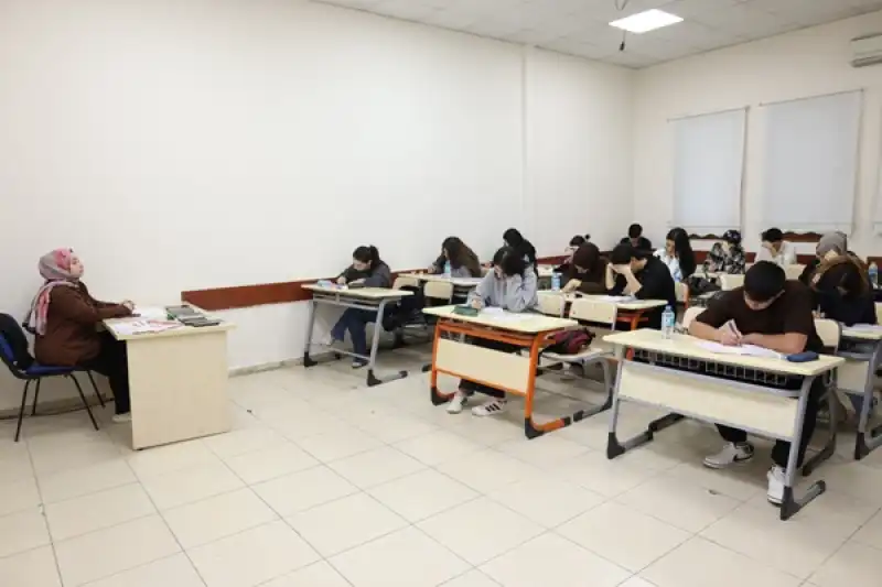 Lise Ve üniversite Yolculuğunda HBB öğrencilerin Yanında