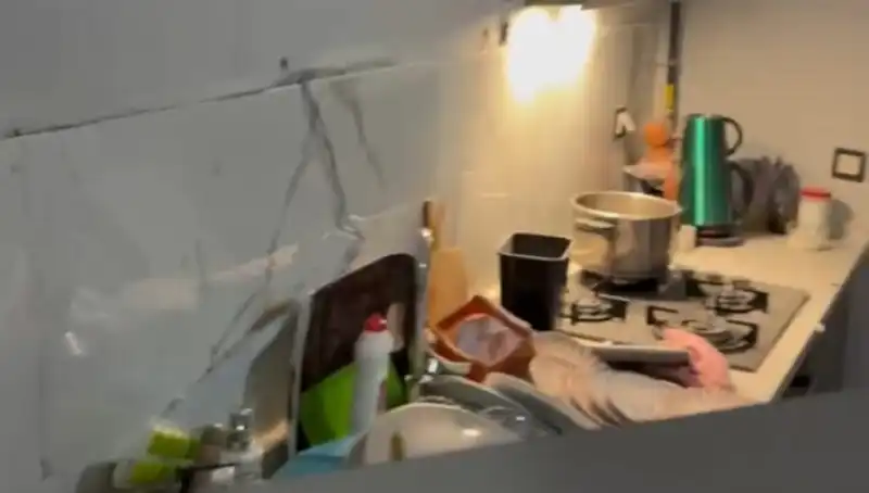 TOKİ Konutlarında Mutfak Dolabı Çöktü!