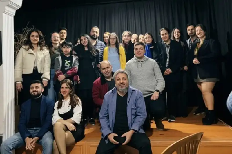 Nazım” Adlı Oyun, Sanatseverlerle Buluşarak Izleyicilere Duygu Yüklü Anlar Yaşattı