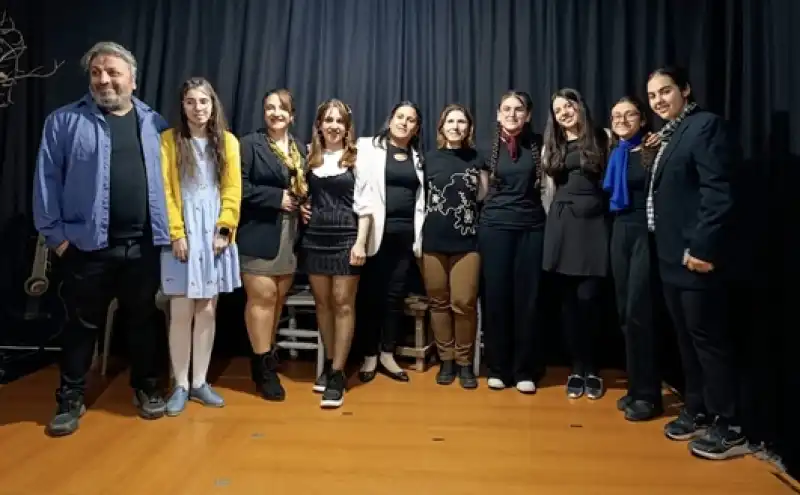 Nazım” Adlı Oyun, Sanatseverlerle Buluşarak Izleyicilere Duygu Yüklü Anlar Yaşattı