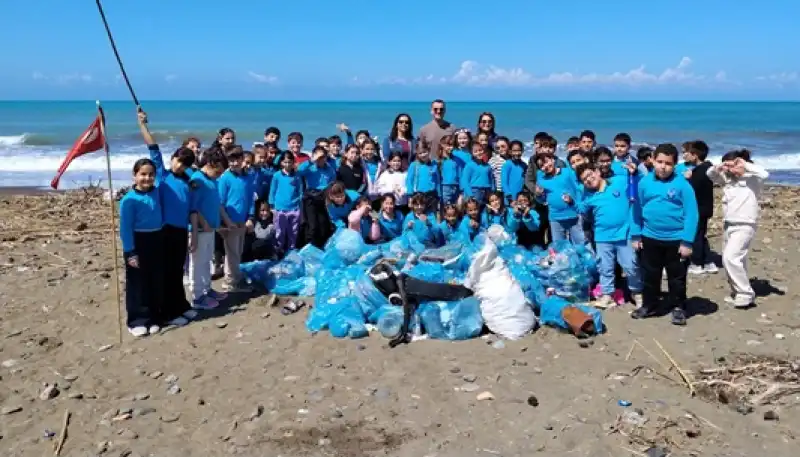 Gözcüler Sahili’nde Örnek Davranış: Temiz Çevre İçin El Ele