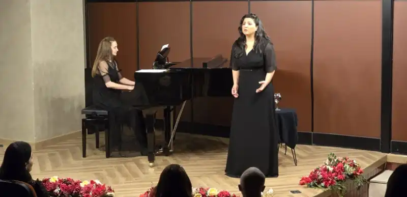 Aslı Köksal’dan Unutulmaz Şan Resitali