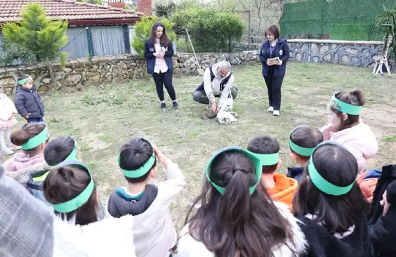 Minikler, HBB Ile Okullarını Ağaçlandırıyor