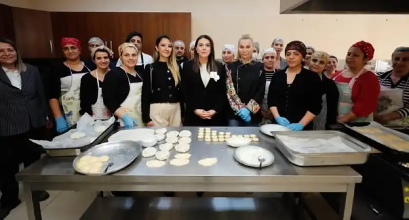 Vali Eşi Esra Masatlı’dan Kadın Emeğine Destek 