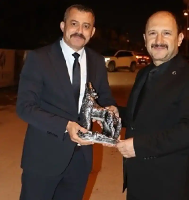 Bozkurt Yeniden Makamda: Depremde Zarar Gören Hediye Yerini Buldu