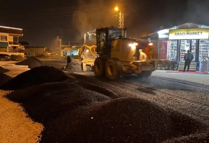 Yağışlardan Bozulan Yollarda Çalışmalar Sürüyor