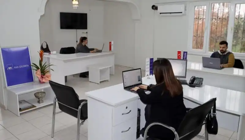 Emire Oflazoğlu Yeni Ofisinde Hizmete Başladı