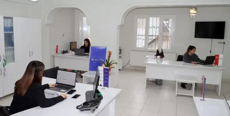 Emire Oflazoğlu Yeni Ofisinde Hizmete Başladı