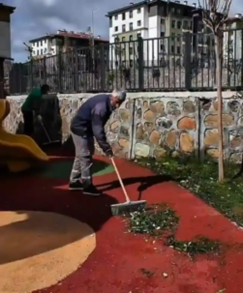 Park Ve Yeşil Alanlarda çalışmalar Devam Ediyor