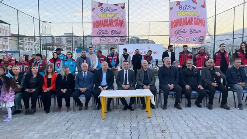 Kırıkhan’da Roman Kültürünün Coşkusu: Protokol Ve Vatandaşlar Aynı Halayda Buluştu