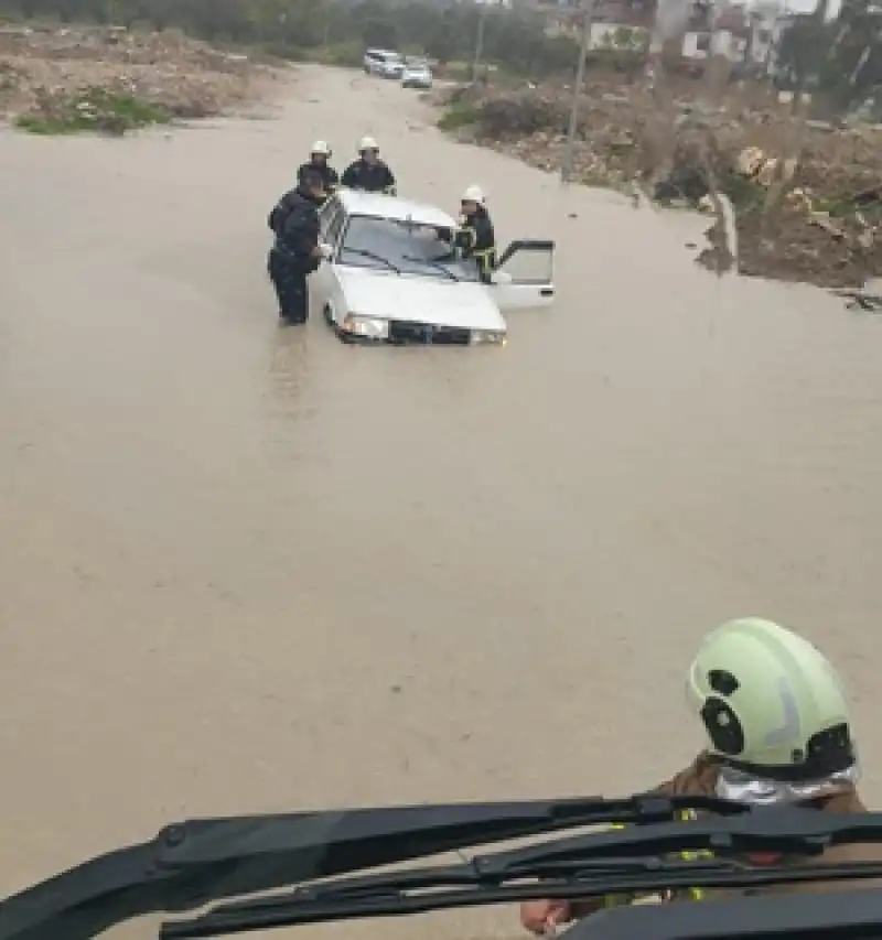 Antakya’da Yağış Yaşamı Olumsuz Etkiledi