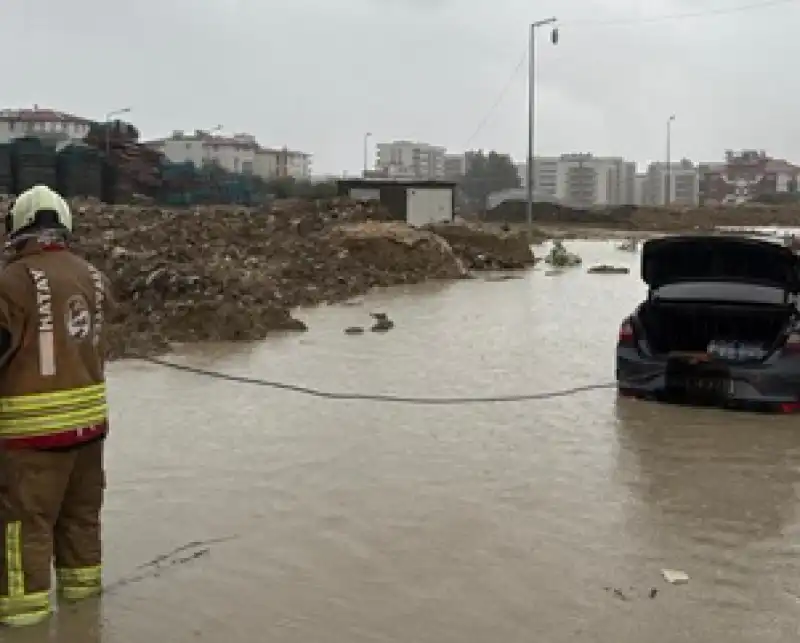 Antakya’da Yağış Yaşamı Olumsuz Etkiledi