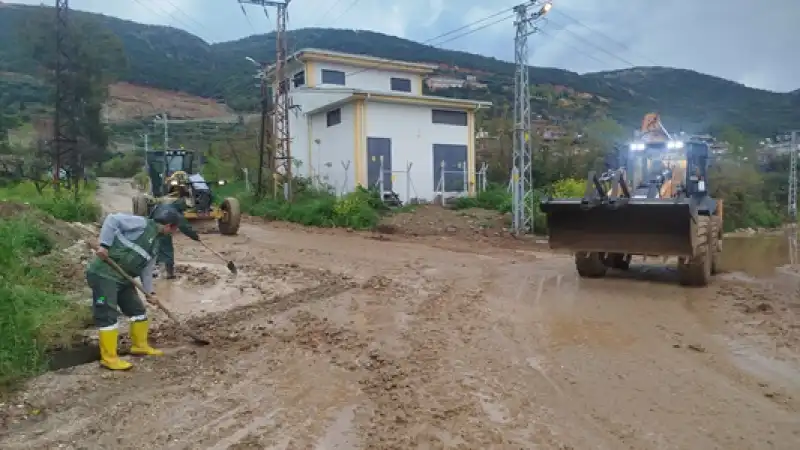 Defne Belediyesi’nden Sağanak Yağışa Kesintisiz Müdahale
