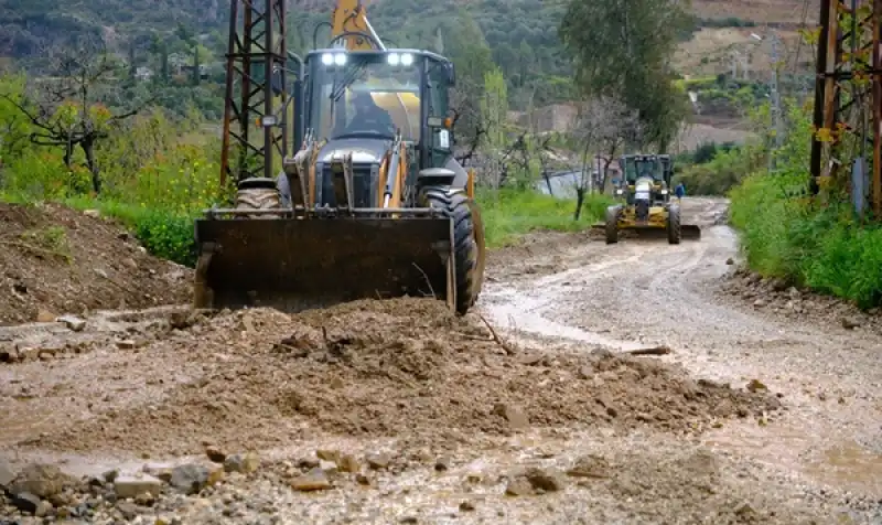 Defne Belediyesi’nden Sağanak Yağışa Kesintisiz Müdahale