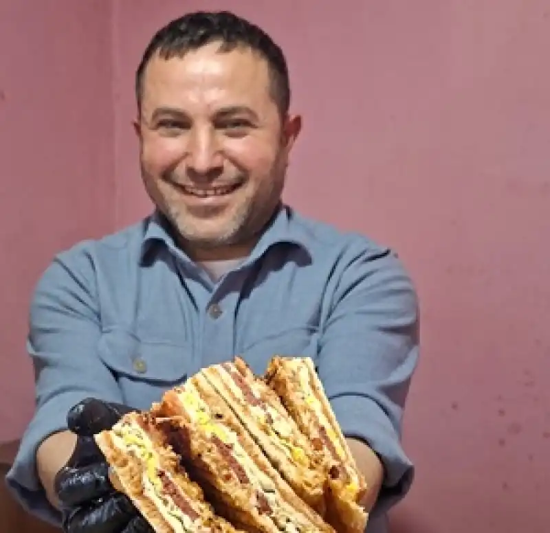 Bu Tost Bambaşka! Hacıpaşa’da Osman Fansa Farkı 