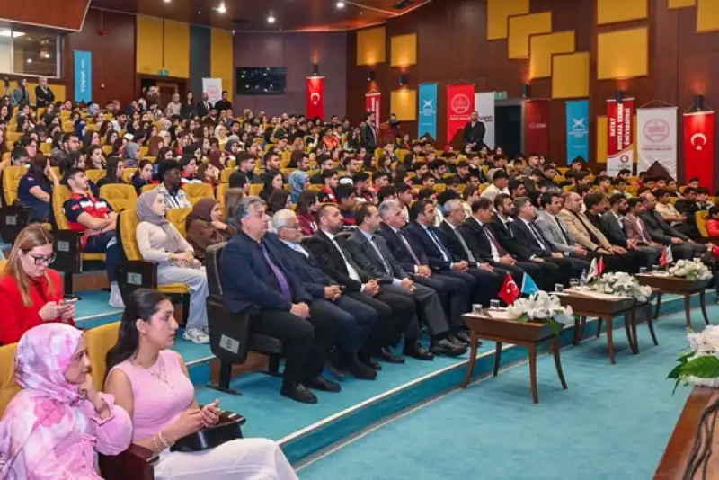 Vali Masatlı Hatay İhtisas Akademi Kapsamında HMKÜ Öğrencileriyle Söyleşi Gerçekleştirdi