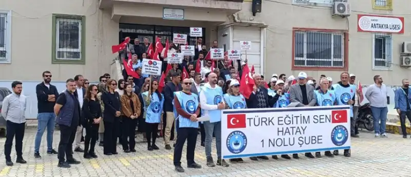Eğitimcilerden Şiddete Tepki: İş Bırakma Eylemi Uzatıldı