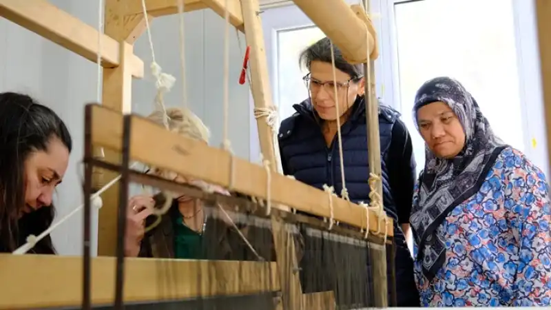 İpek El Dokumacılığı Kursu İle Geleneksel Miras Geleceğe Aktarılıyor