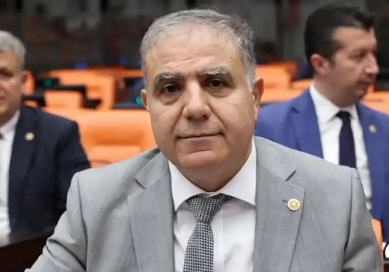 Güzelmansur: “Hatay’ın Sorunlar Yumağı Büyüdükçe Büyüyor”