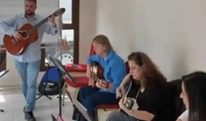 Ücretsiz Gitar Kursu Devam Ediyor