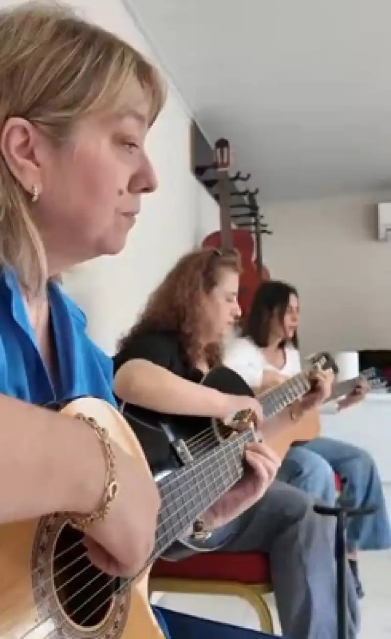 Ücretsiz Gitar Kursu Devam Ediyor