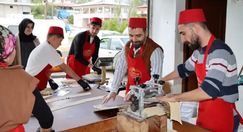 Küncülü Helva Bu Kez Gurbetteki Hataylılar İçin Yapıldı