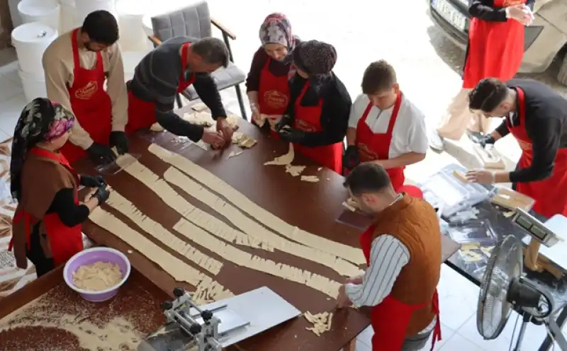 Küncülü Helva Bu Kez Gurbetteki Hataylılar İçin Yapıldı