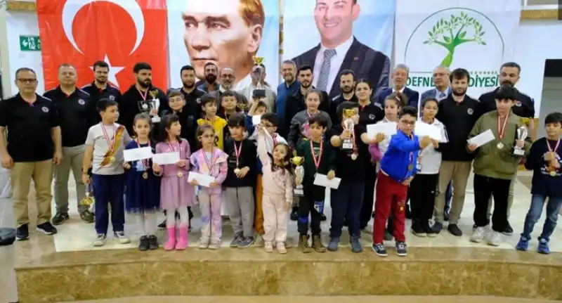 Minik Zekâlar Hamleleriyle Göz Doldurdu