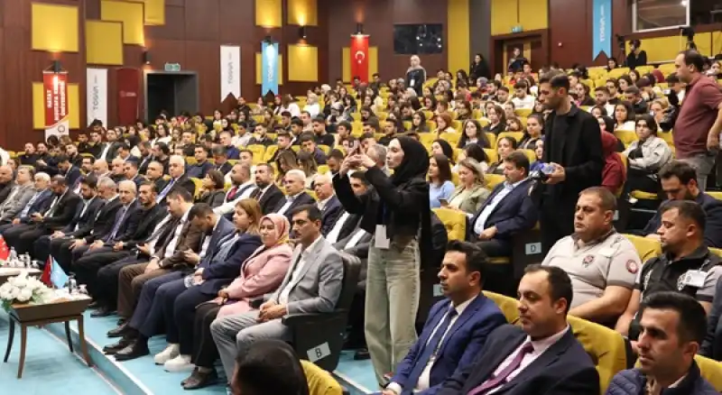 Başkan Öntürk TÜGVA Ihtisas Akademi’de Gençlerle Buluştu