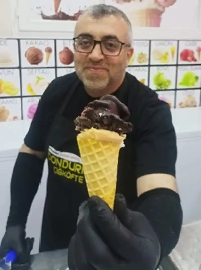 Yayladağı’nda Geleneksel Dondurmanın Adresi: İkram Maraş Açıldı