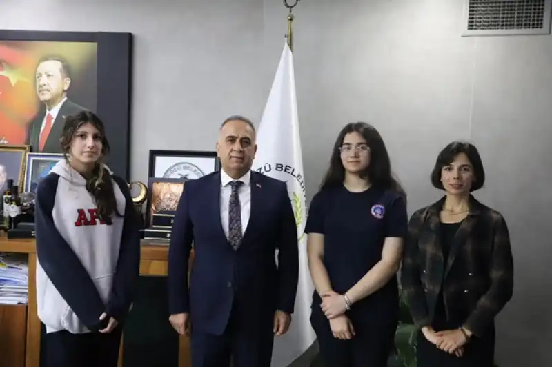 Başkan Sarı, Fen Lisesi öğrencilerine Altınözü’nü Anlattı