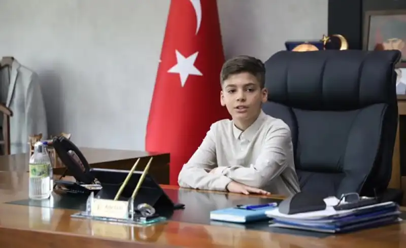 Başkan Sarı Koltuğunu Haris Sağlamoğlu’na Devretti