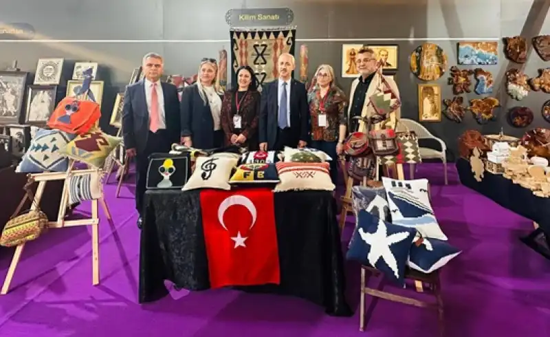 Rektör Prof. Dr. Veysel Eren Beraberindeki Heyetle Mobilya Fuarı’nı Ziyaret Etti