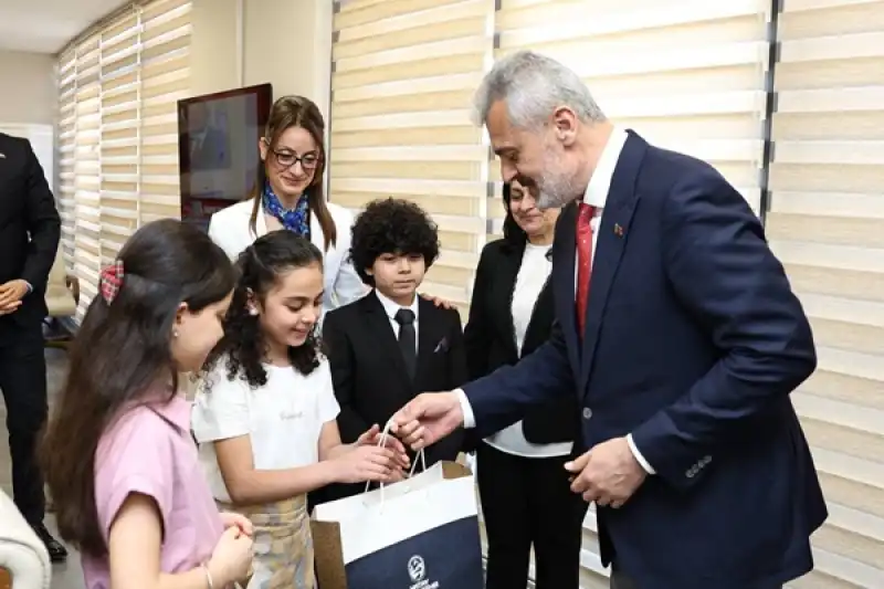 3 Minik Başkan HBB Başkanlık Koltuğuna Oturdu