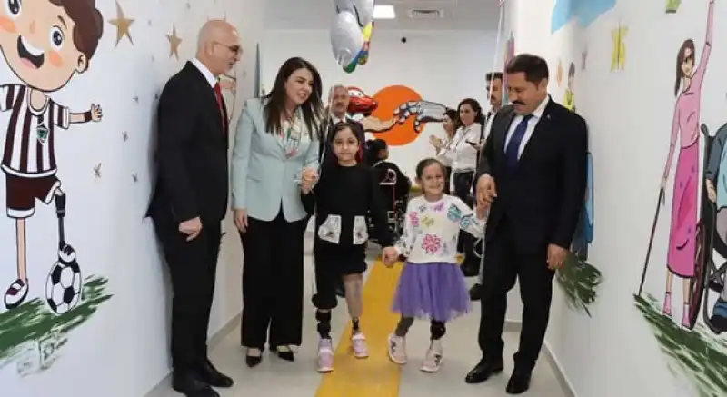 Masatlı Çiftinin En Özel 23 Nisan Kutlaması!